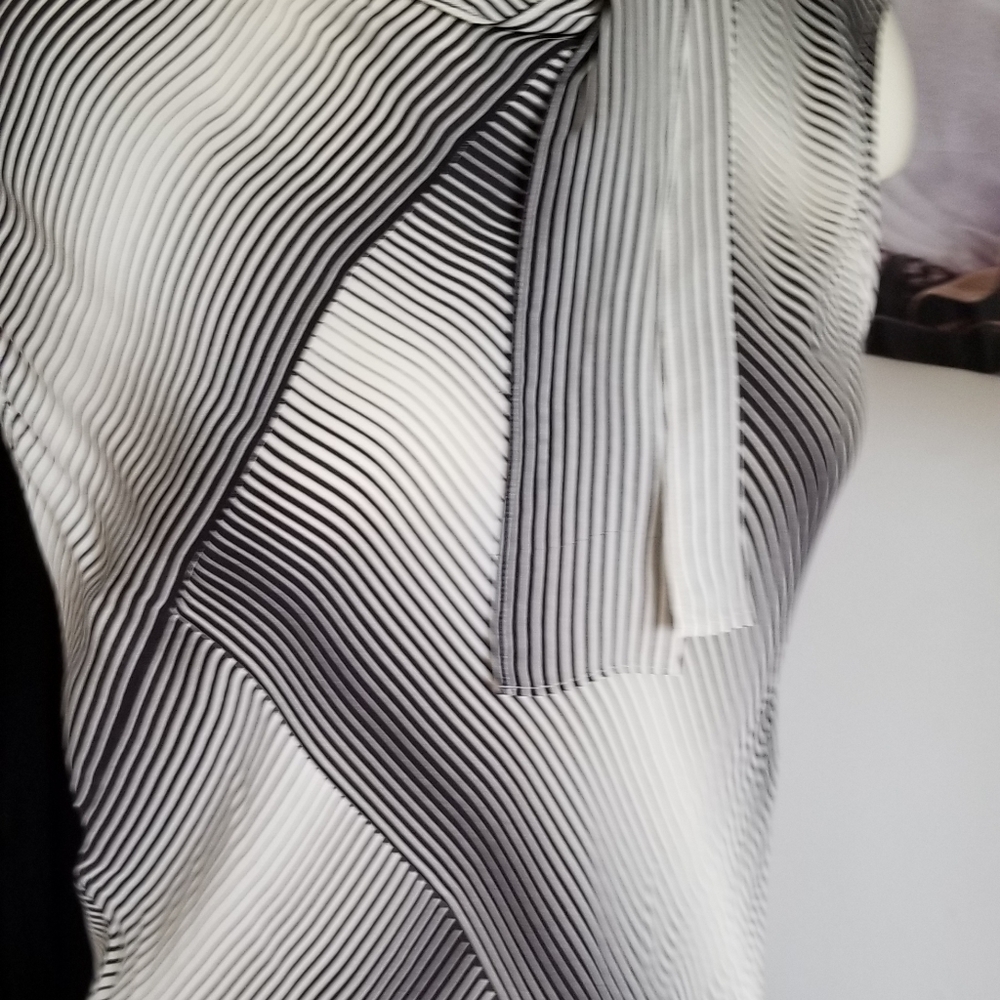 Max studio top size L